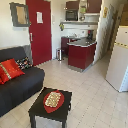 2 Pieces Avec Parking, A 150m De La - Fr-1-338-13