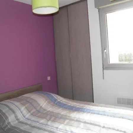 2 Pieces Avec Parking, A 150m De La - Fr-1-338-13 *