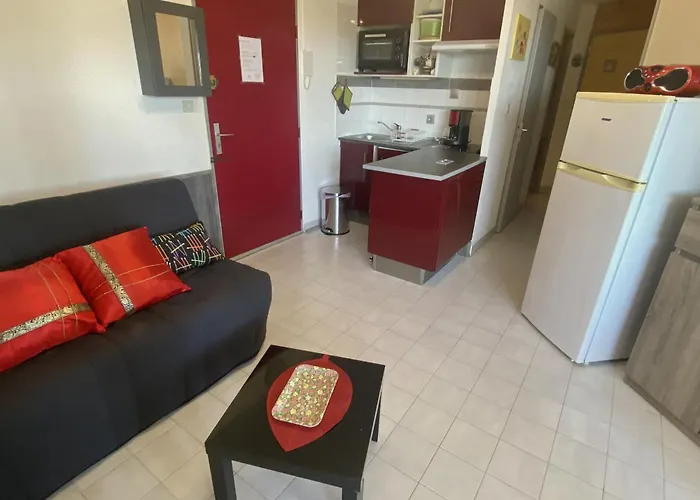 2 Pieces Avec Parking, A 150m De La - Fr-1-338-13