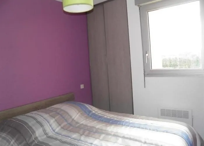 2 Pieces Avec Parking, A 150m De La - Fr-1-338-13 *